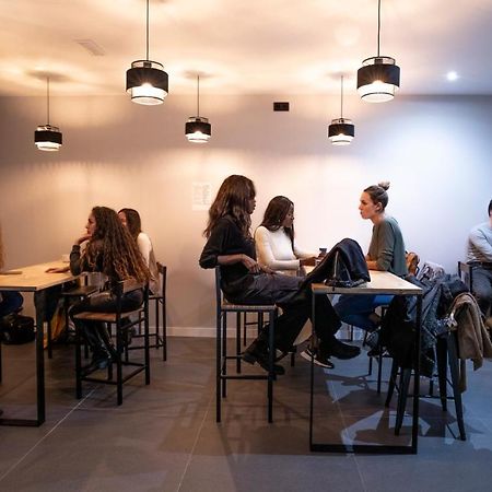 Madriz Hostel Экстерьер фото