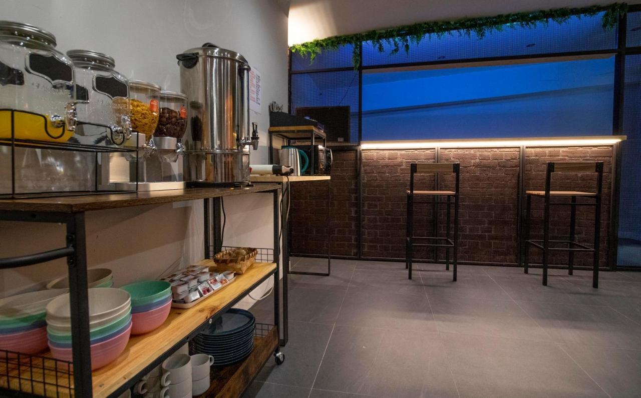 Madriz Hostel Экстерьер фото